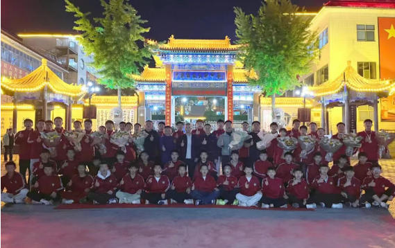 4金🥇4银🥈10铜🥉！鹅坡学子载誉归来