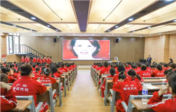 鹅坡武校开展女生青春期成长教育专题讲座